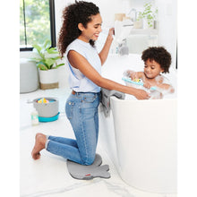 Load image into Gallery viewer, Skip Hop Moby Waterfall Bath Rinser