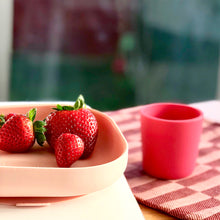 Load image into Gallery viewer, Beaba Silicone Suction Divided Plate + Spoon - Pink (3)